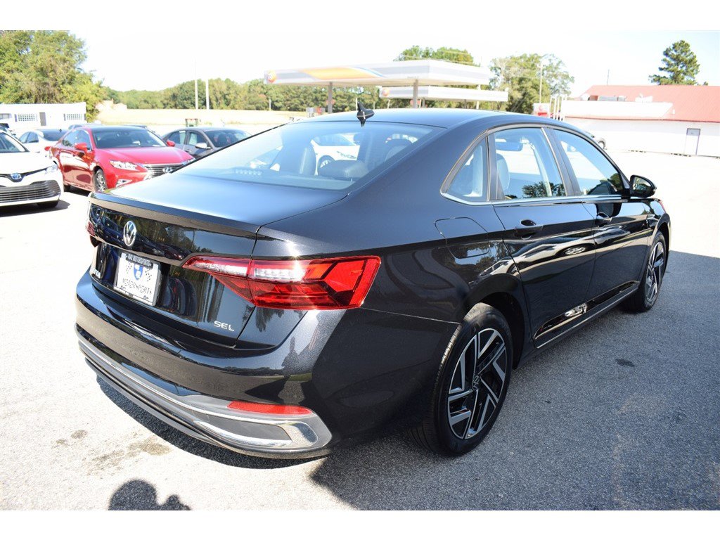 Used 2023 Volkswagen Jetta SEL image 5