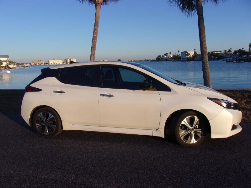 Used 2020 Nissan Leaf SV w/ SV Technology Package image 2