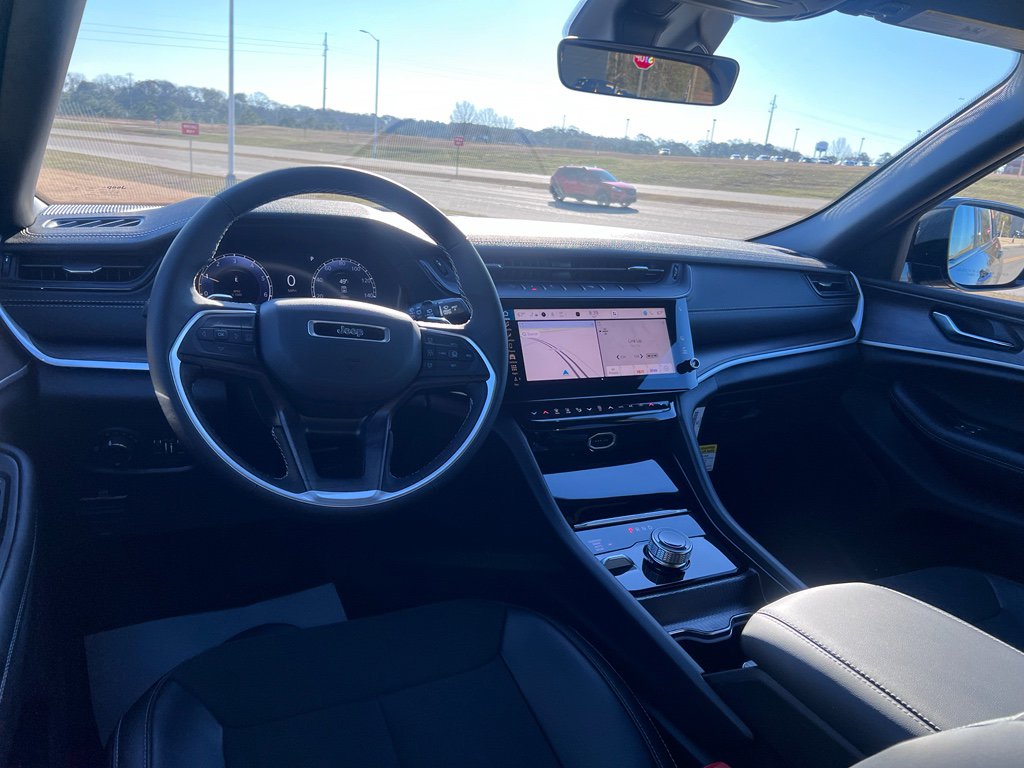 New 2026 Jeep Grand Cherokee Altitude AWD/4WD image 18