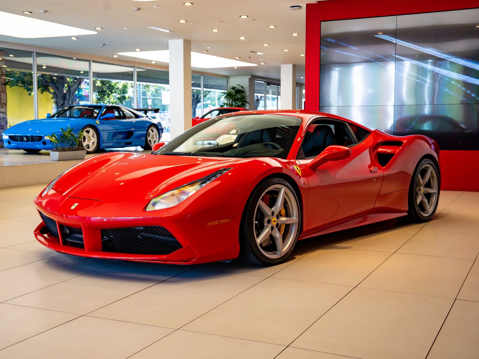 Used 2019 Ferrari 488 GTB RWD image 4