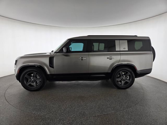 Used 2024 Land Rover Defender 130 X-Dynamic SE AWD/4WD image 28
