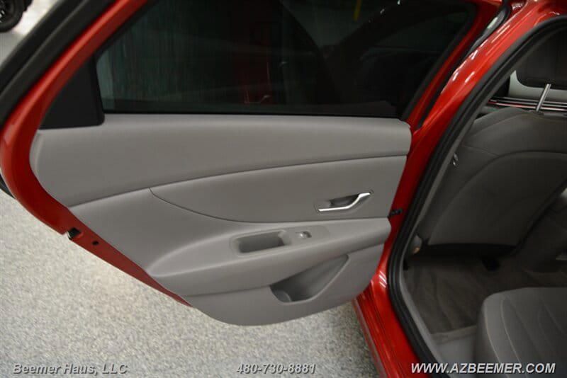 Used 2024 Hyundai Elantra SEL FWD image 36