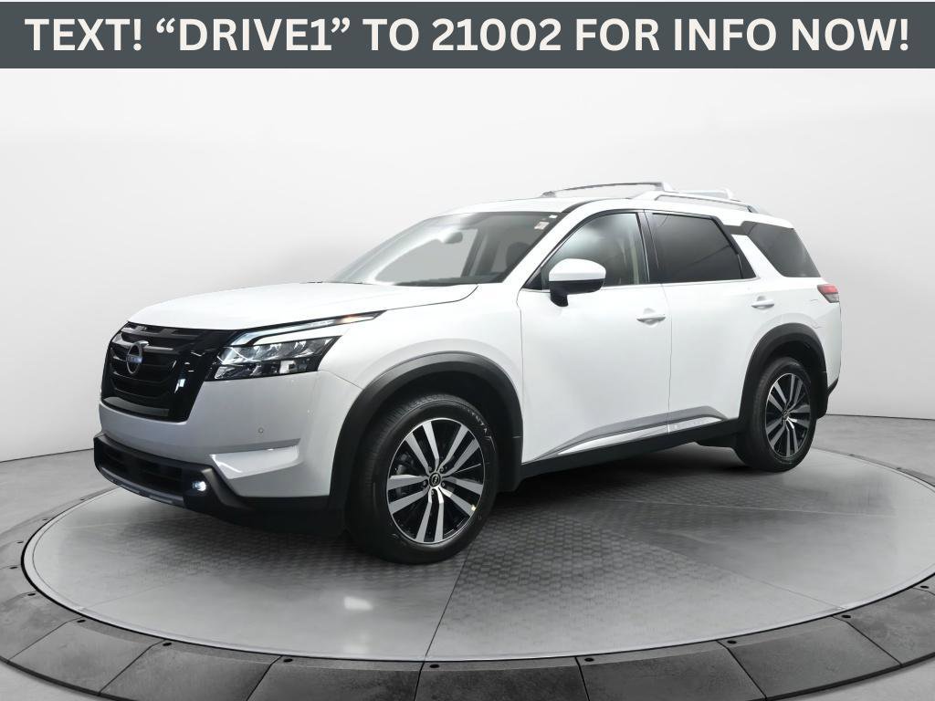 New 2025 Nissan Pathfinder Platinum w/ Black Appearance Package