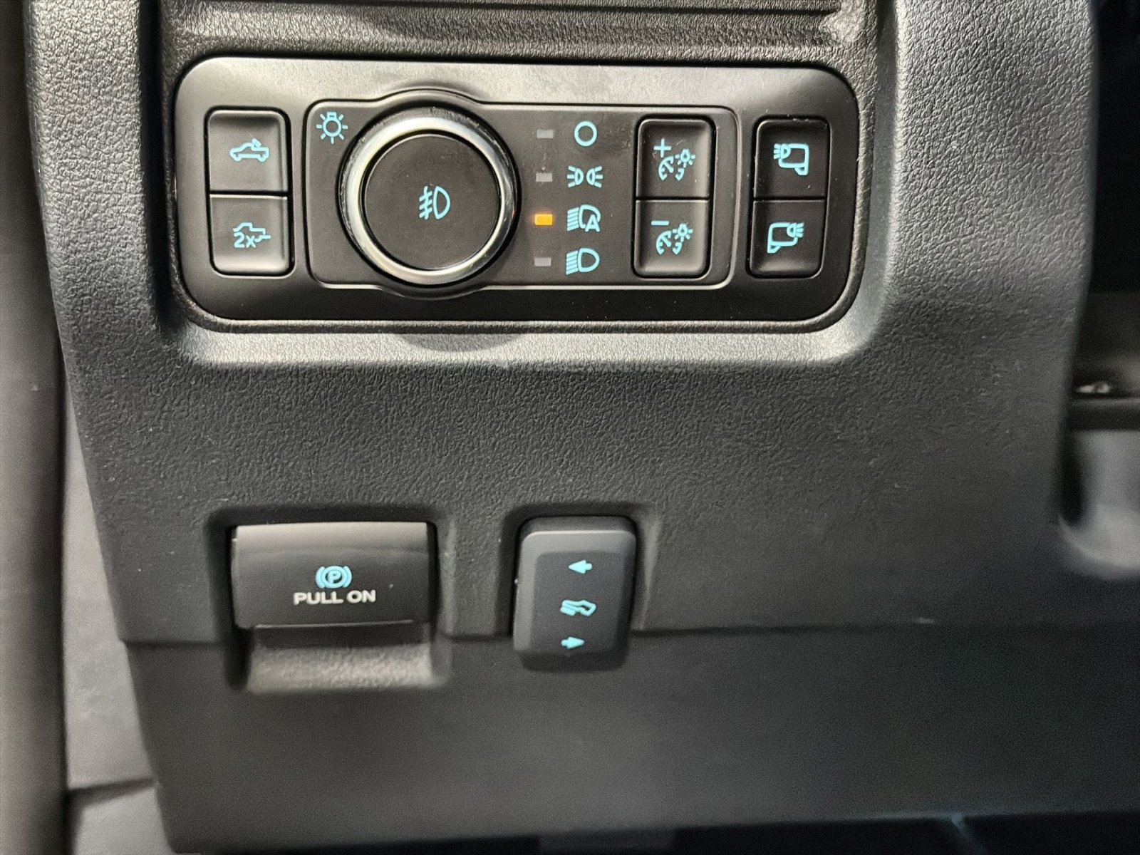 New 2026 Ford F250 Lariat w/ Black Appearance Package image 33