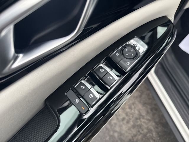 Used 2023 Kia Carnival EX image 17