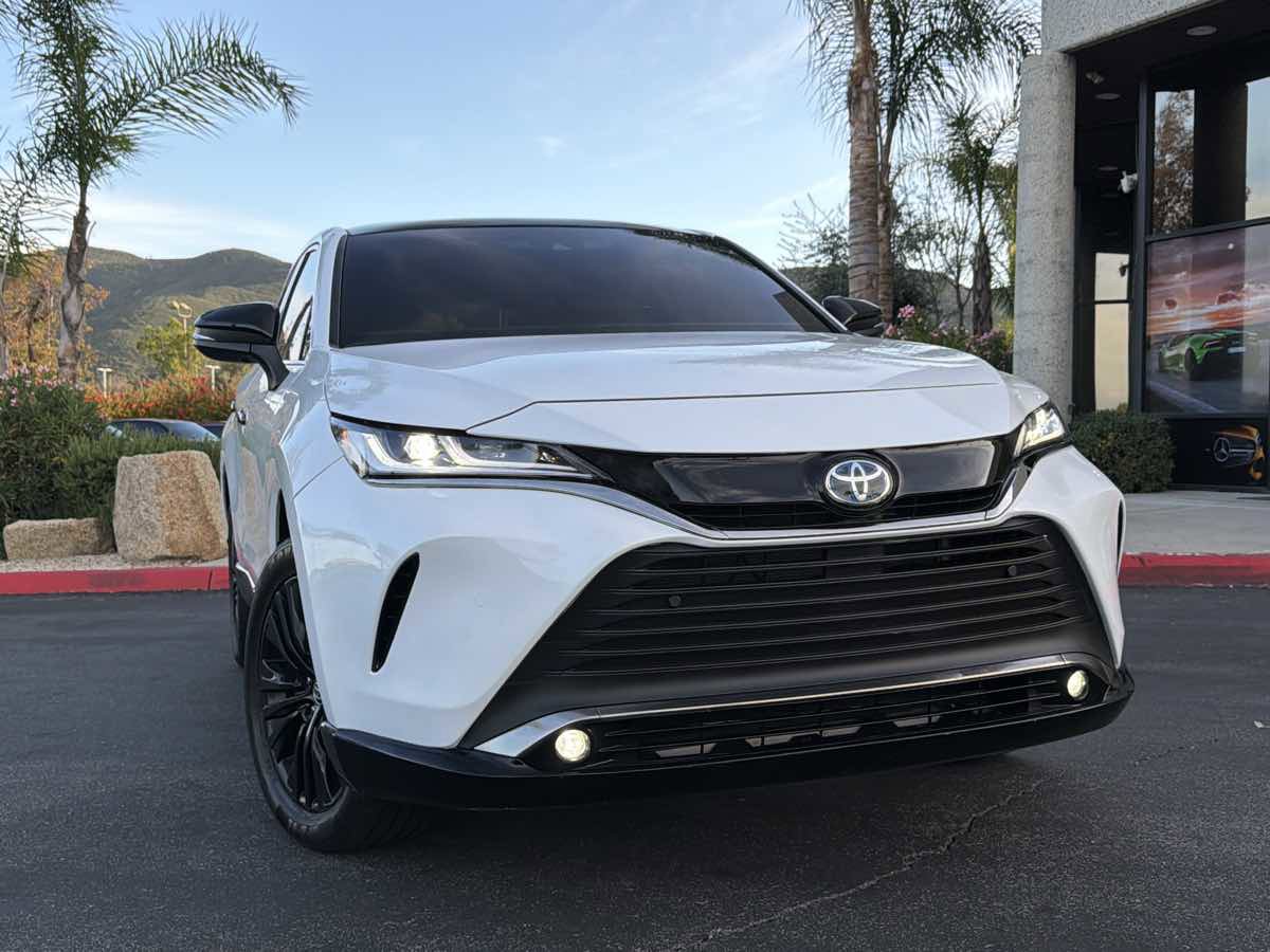 Used 2024 Toyota Venza Nightshade AWD/4WD image 9