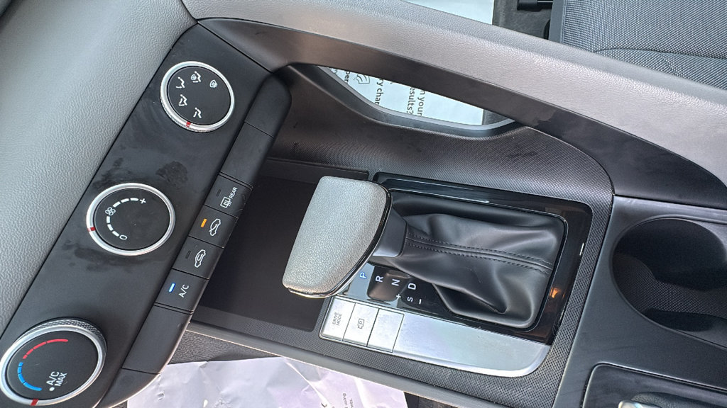 Used 2024 Hyundai Elantra SE FWD image 22