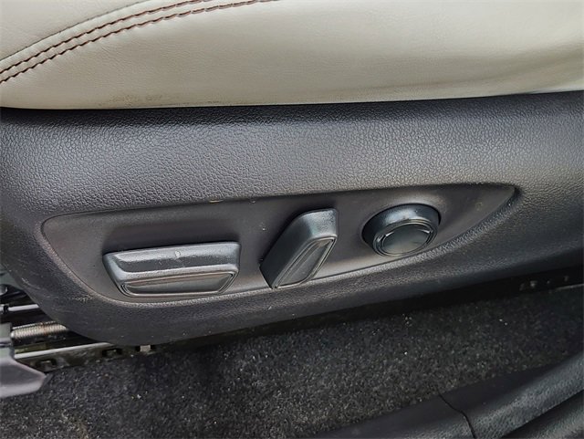 Used 2019 Toyota RAV4 Limited image 15