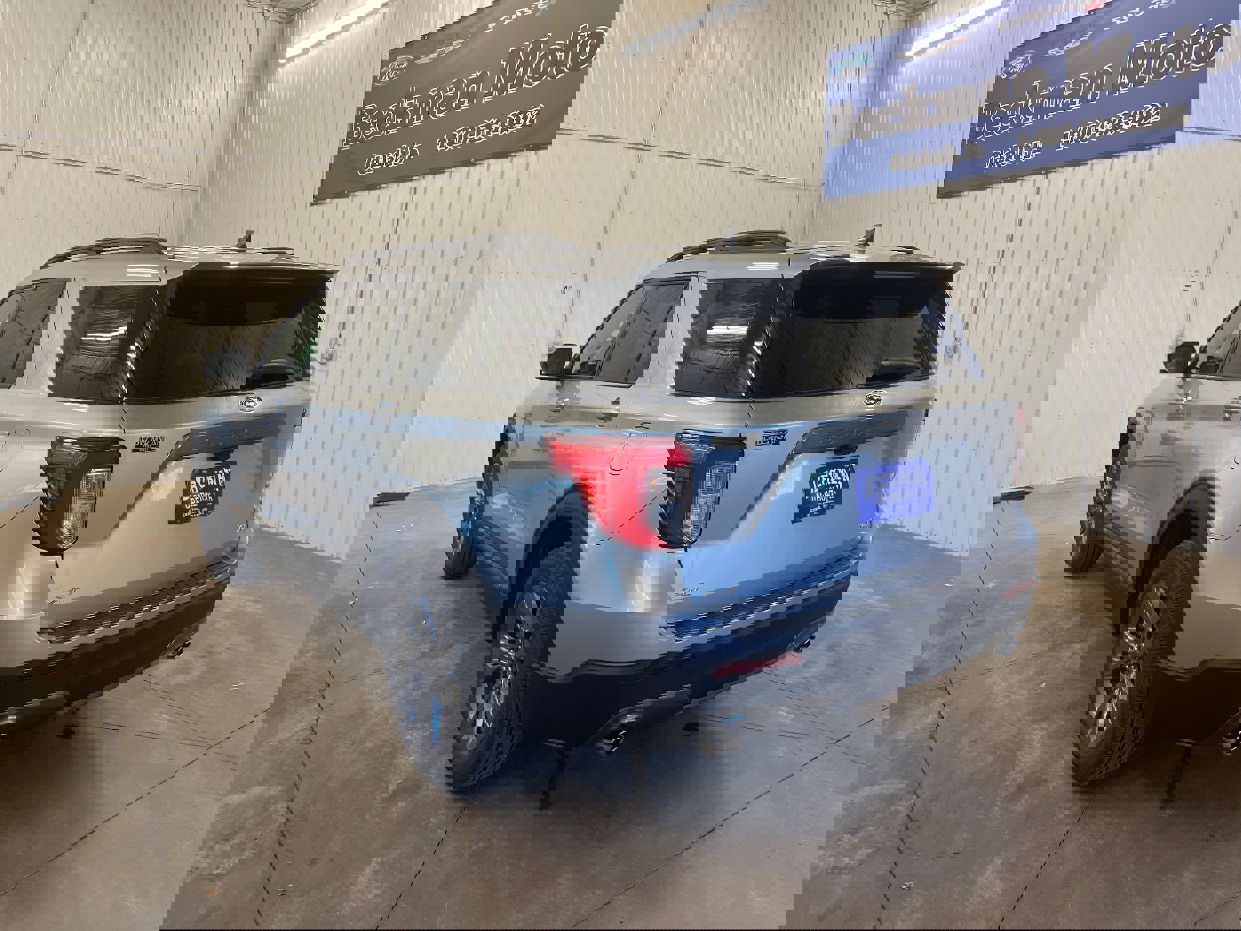 Used 2023 Ford Explorer XLT w/ Equipment Group 202A image 3