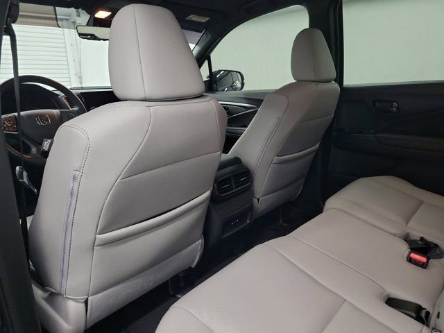 Certified 2025 Honda Passport EX-L image 13