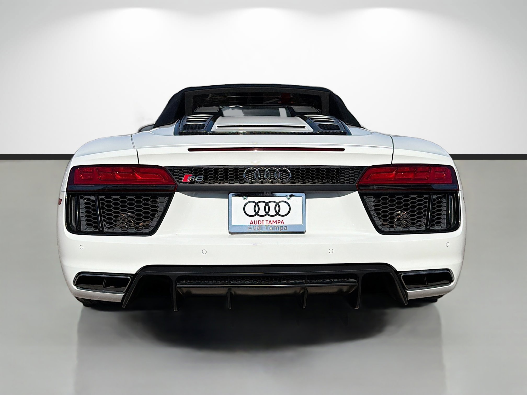 Used 2017 Audi R8 V10 w/ Carbon Exterior Package image 4