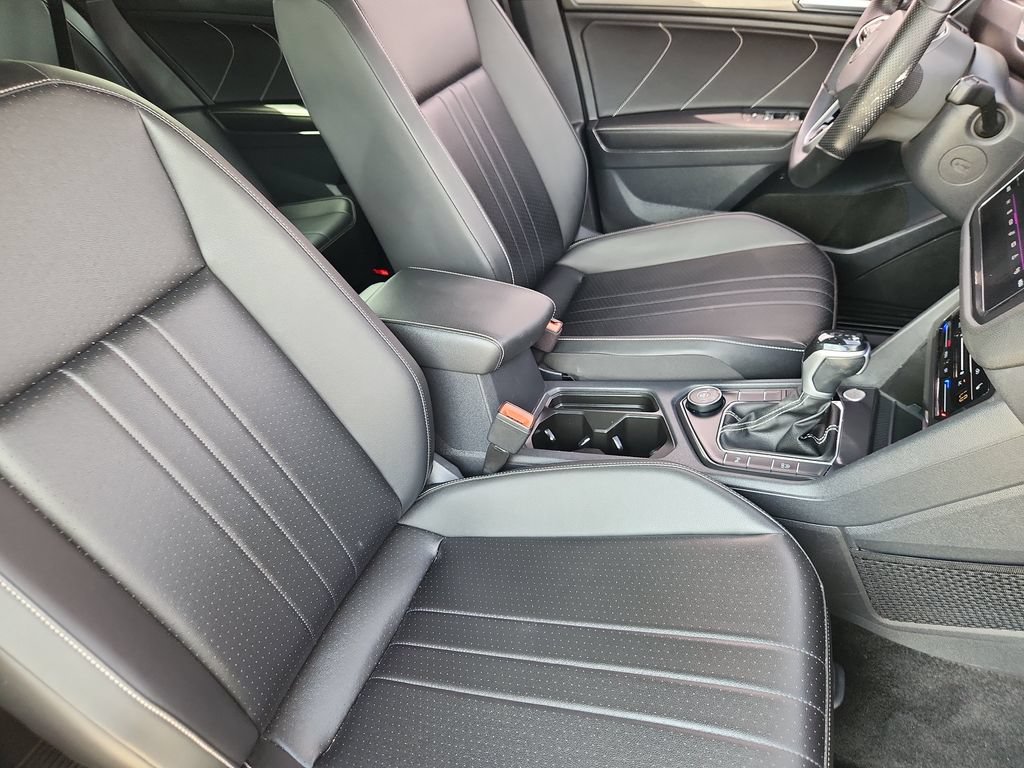 Used 2023 Volkswagen Tiguan SE R-Line AWD/4WD image 13