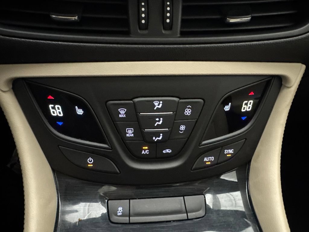 Used 2017 Buick Envision Essence AWD/4WD image 32
