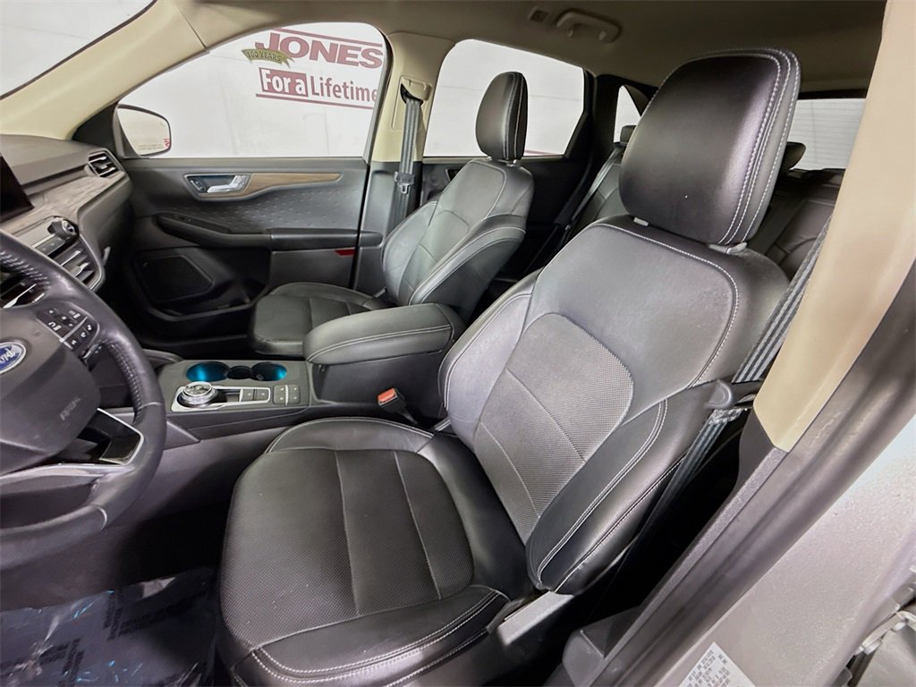 Used 2020 Ford Escape Titanium image 27