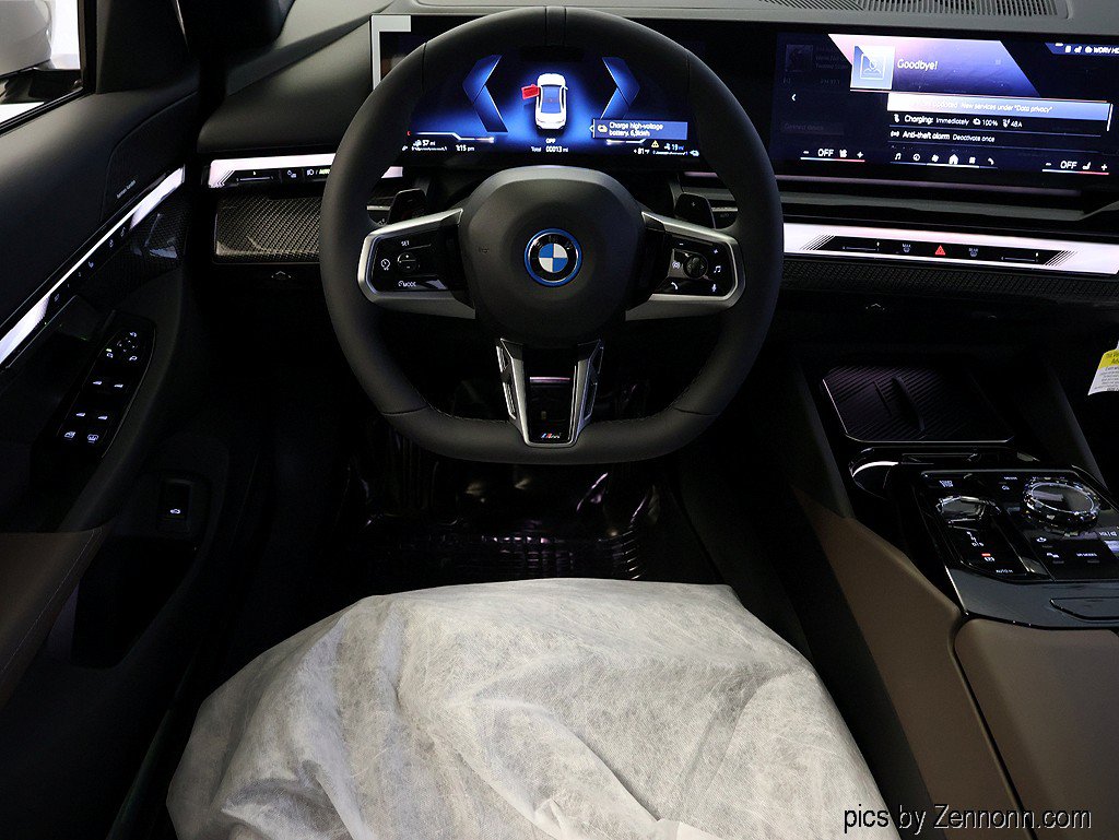 Used 2027 BMW 550e xDrive w/ Executive Package AWD/4WD image 16