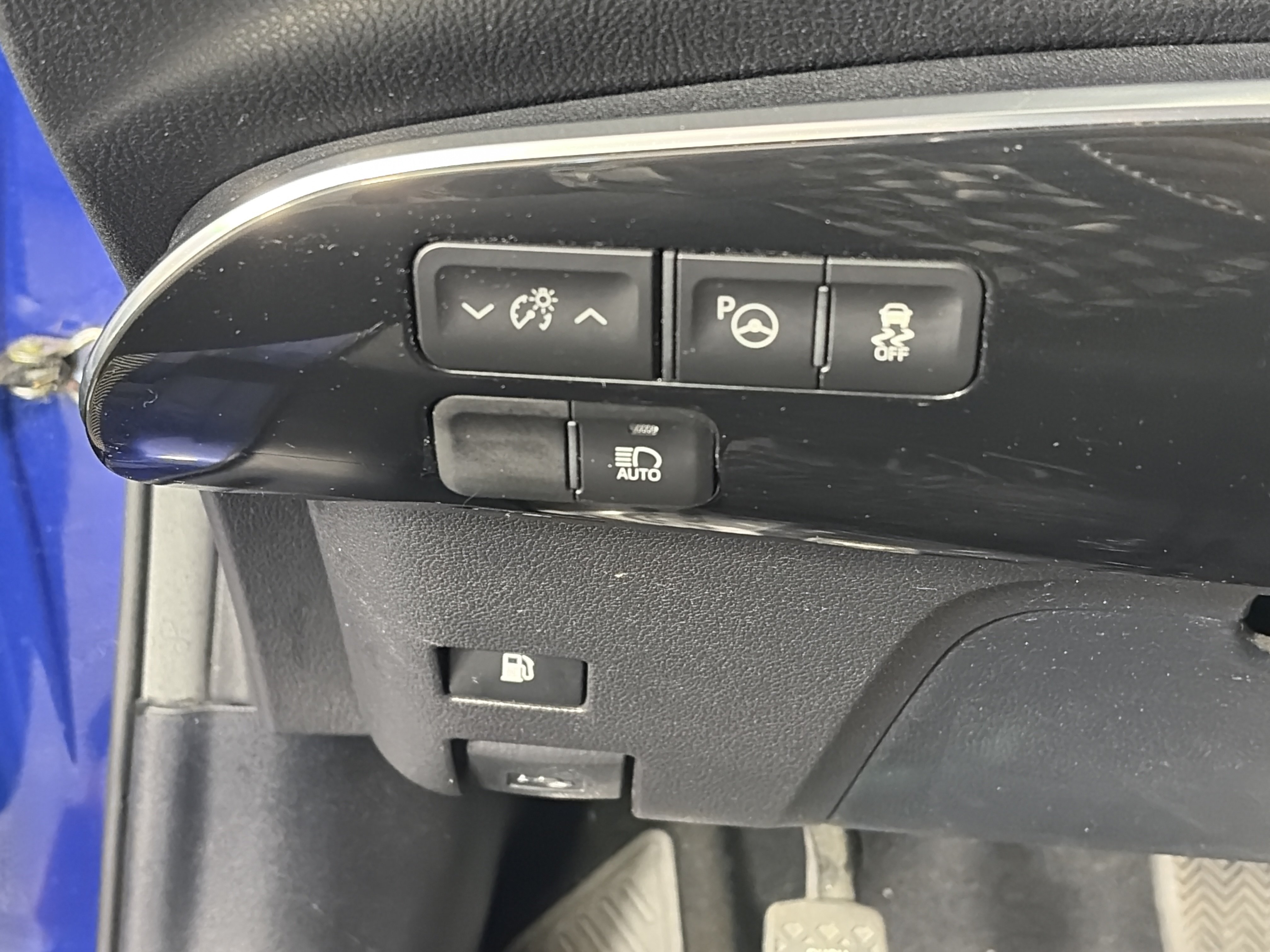 Used 2018 Toyota Prius Four Touring FWD image 28