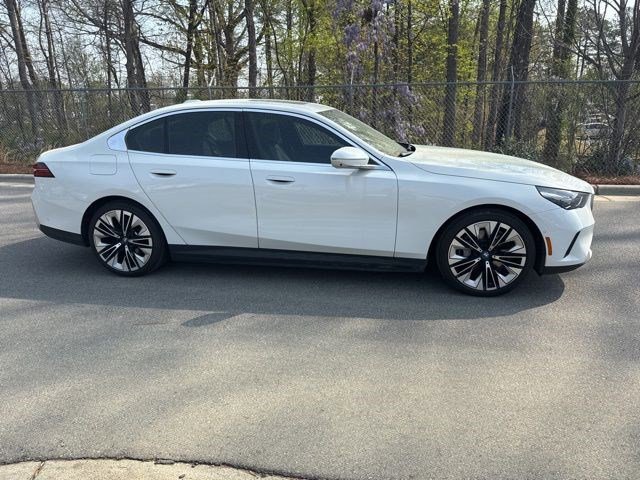 Used 2025 BMW i5 xDrive40 w/ Premium Package image 4