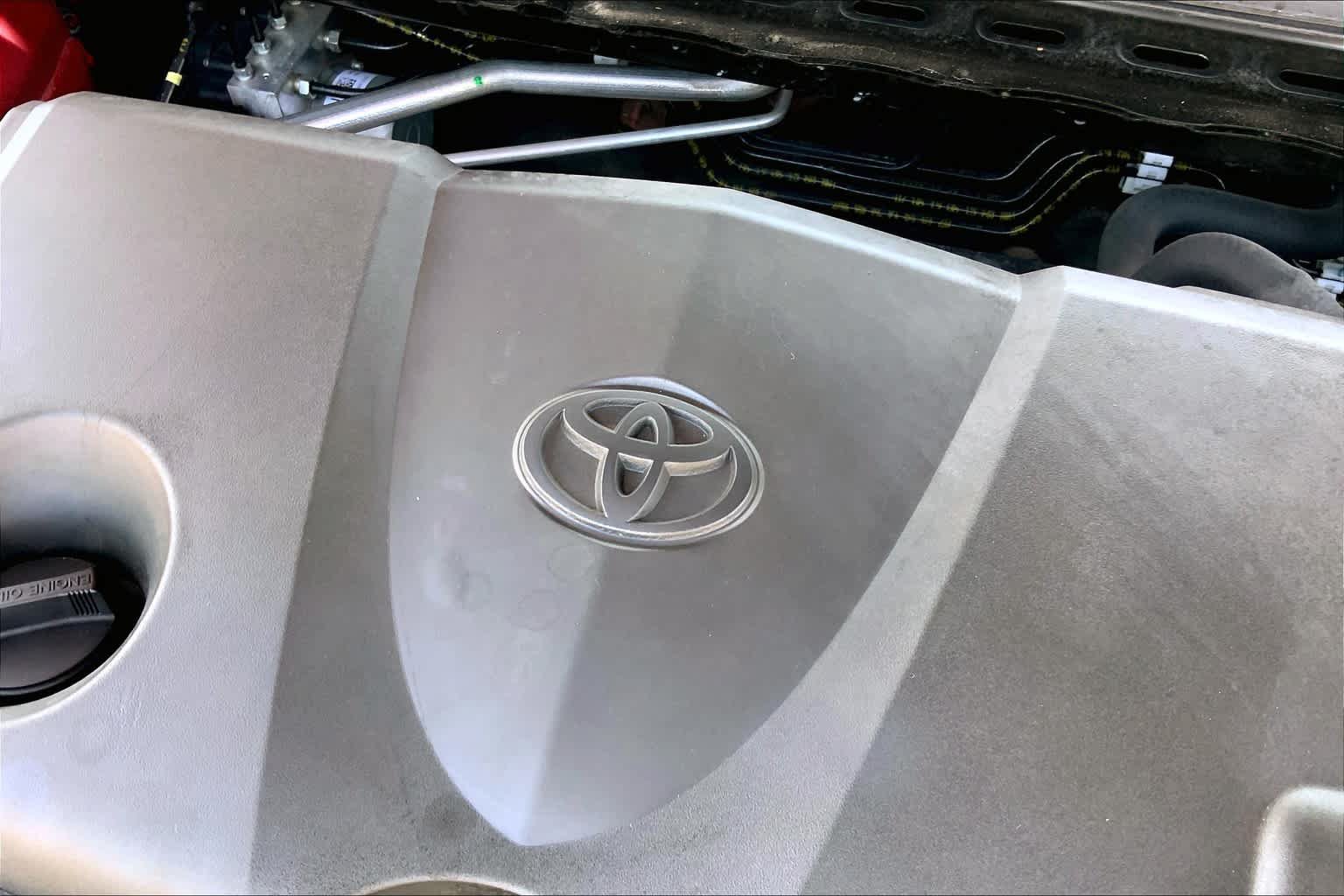 Used 2019 Toyota Camry XSE FWD image 33