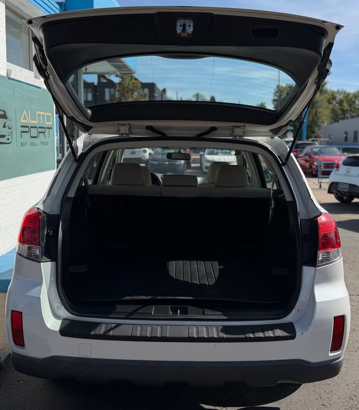 Used 2014 Subaru Outback 2.5i AWD/4WD image 10