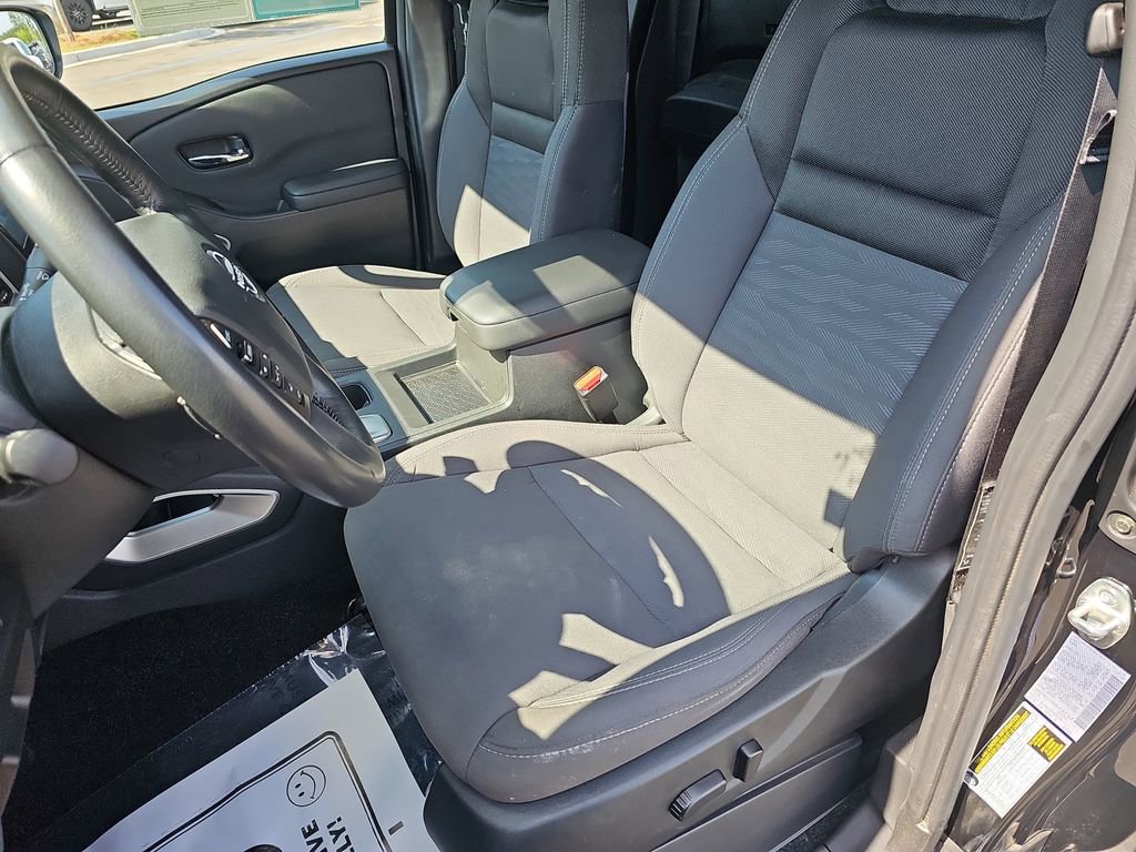 Used 2024 Nissan Frontier SV w/ SV Convenience Package image 18