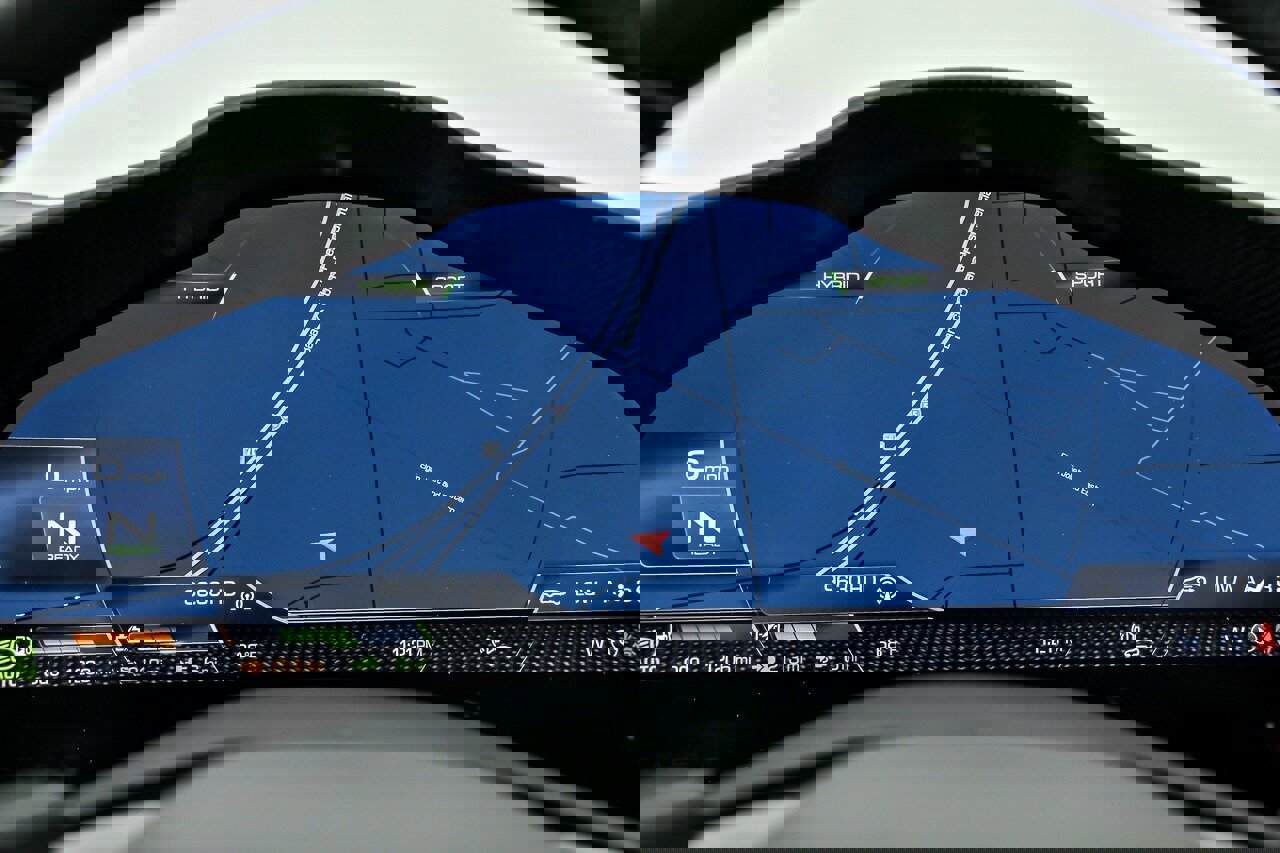 Used 2022 Ferrari SF90 Spider image 38