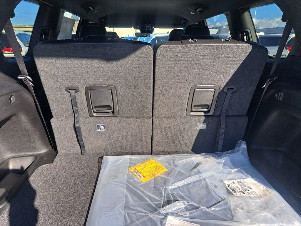 New 2025 Jeep Grand Cherokee L Laredo image 26