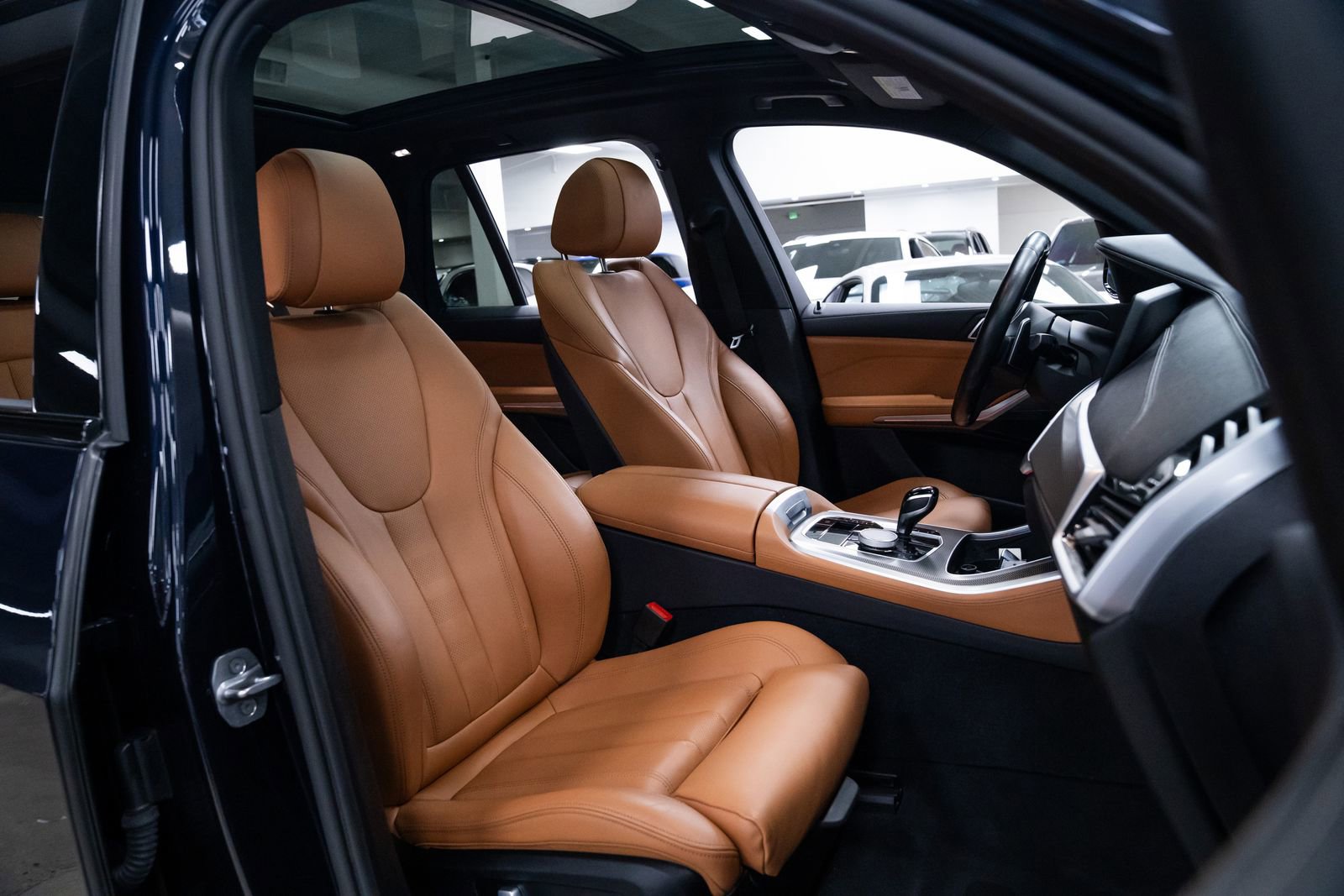 Used 2022 BMW X5 M50i AWD/4WD image 23