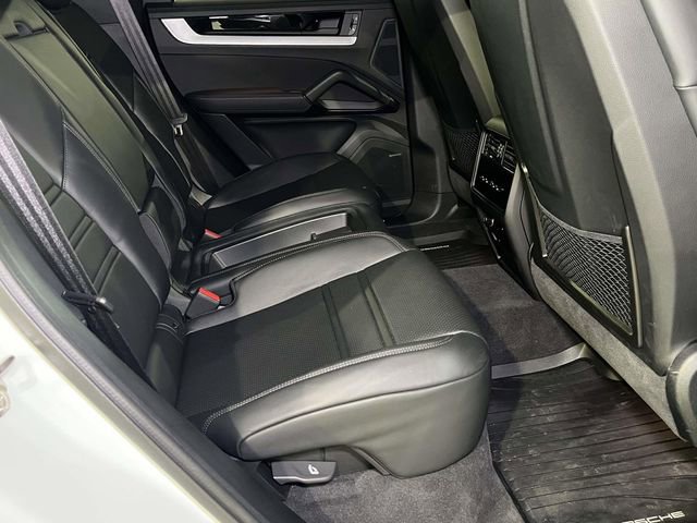 Certified 2025 Porsche Cayenne Coupe AWD/4WD image 23