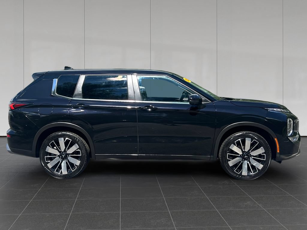 Used 2025 Mitsubishi Outlander SE AWD/4WD image 6