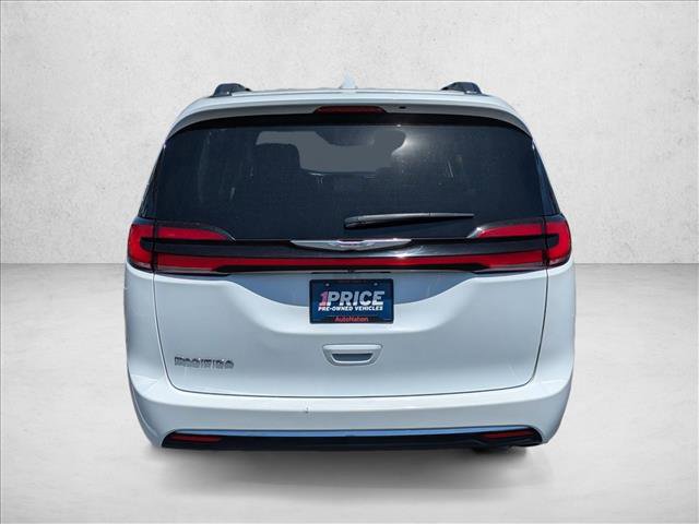 Used 2022 Chrysler Pacifica Touring-L FWD image 7