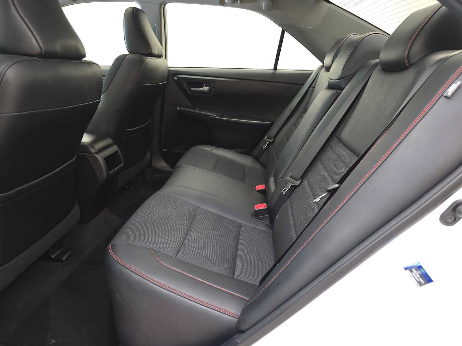 Used 2016 Toyota Camry SE w/ Moonroof Package FWD image 21