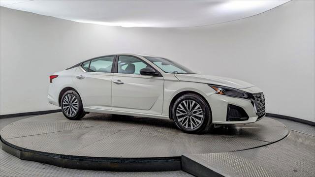 Used 2025 Nissan Altima 2.5 SV image 11