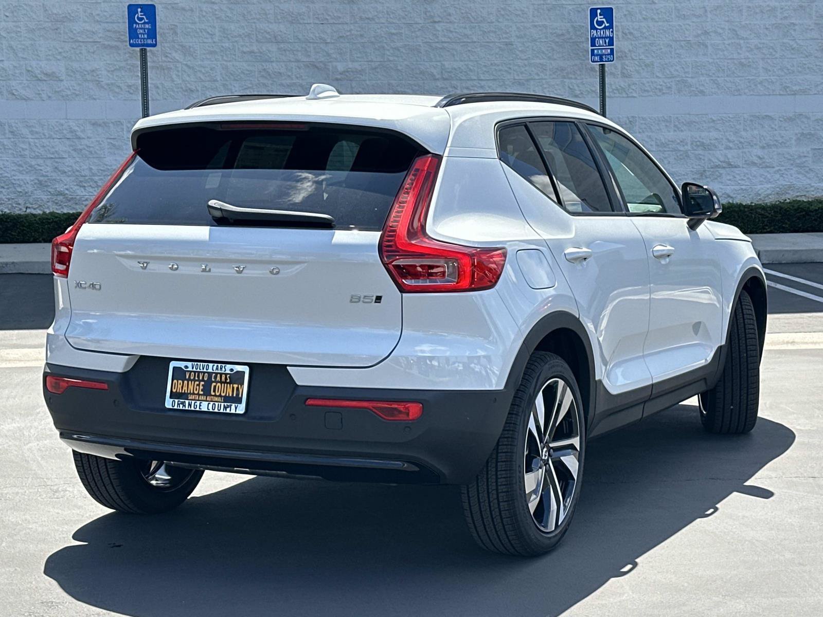 New 2026 Volvo XC40 B5 Ultra w/ Climate Package AWD/4WD image 4