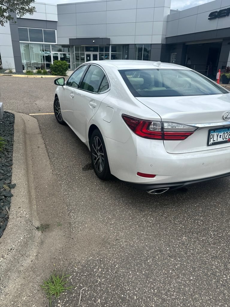 Used 2017 Lexus ES 350 w/ Luxury Package FWD image 6