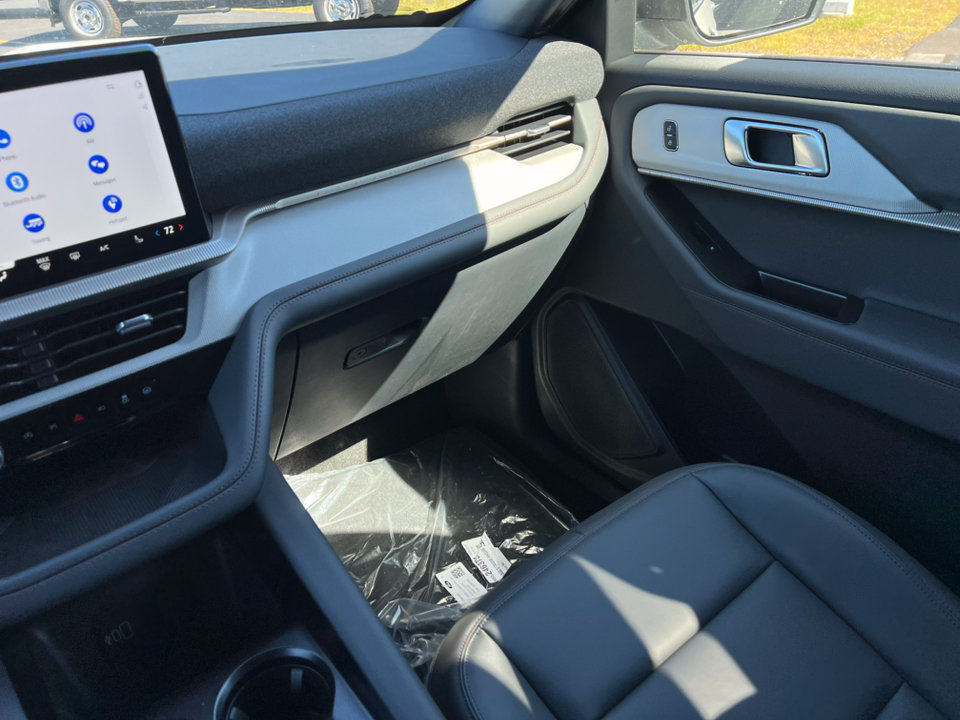 Used 2027 Ford Explorer Active AWD/4WD image 32