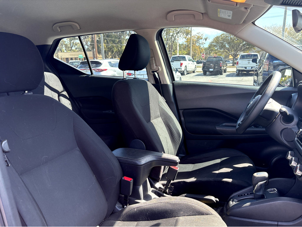 Used 2023 Nissan Kicks S FWD image 9