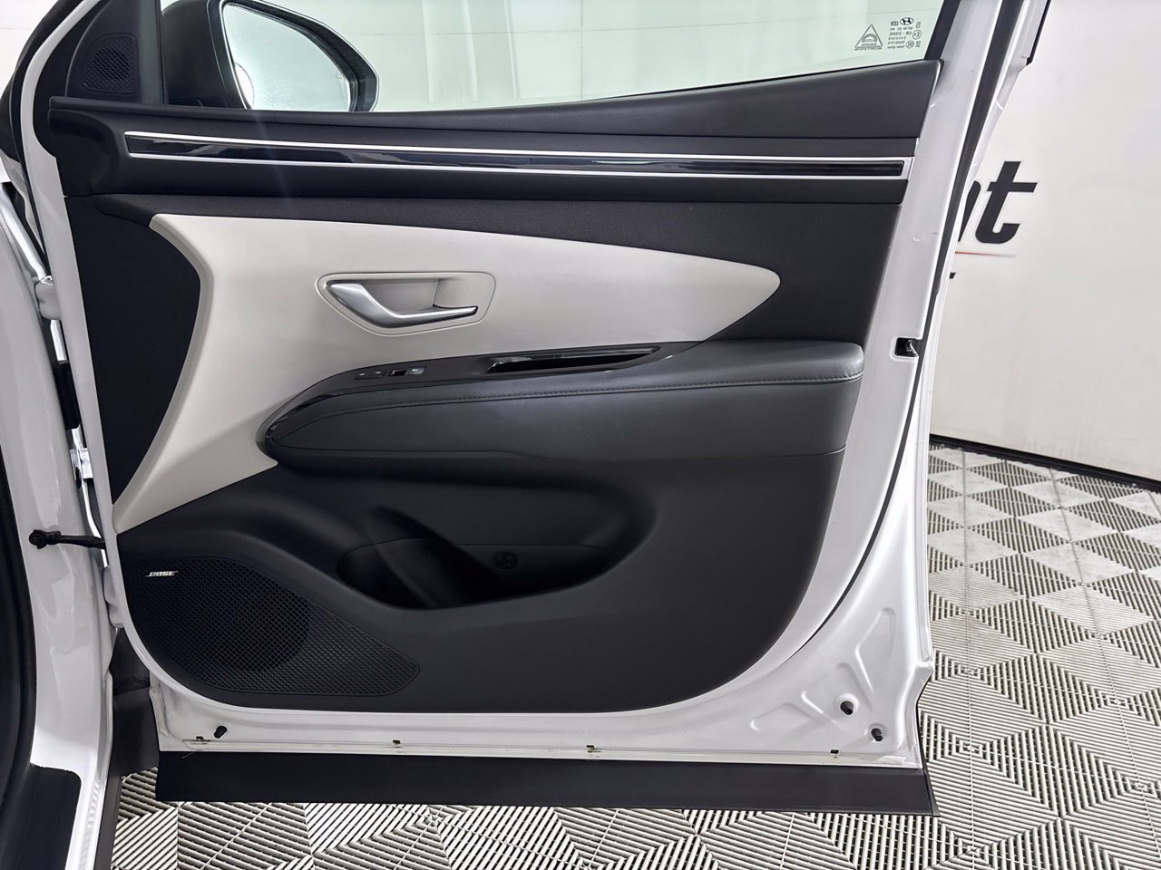 Used 2024 Hyundai Tucson Limited FWD image 28