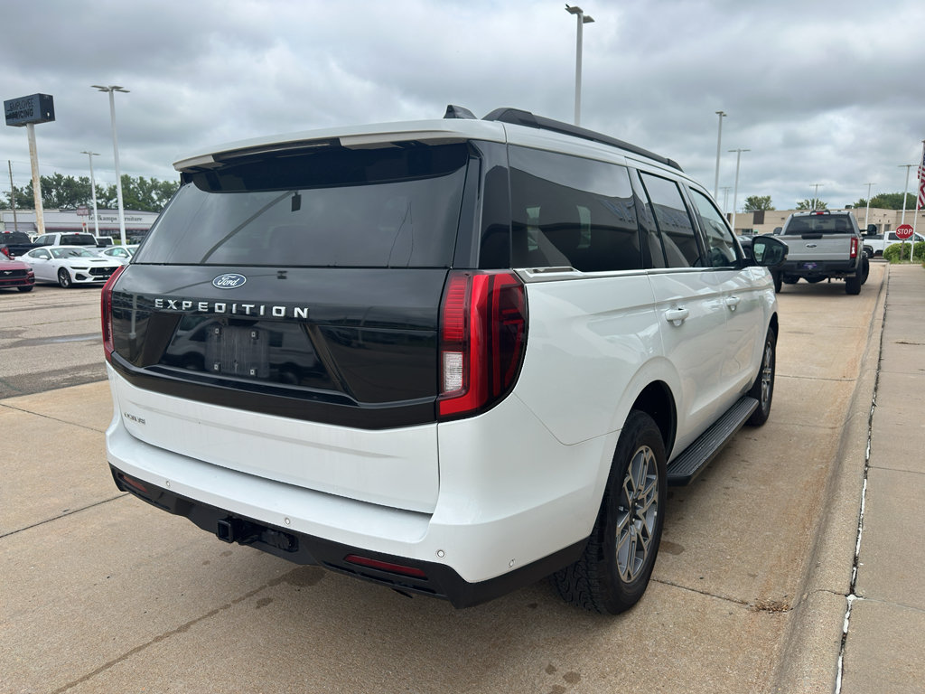Used 2025 Ford Expedition Active AWD/4WD image 10