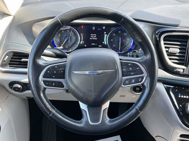 Certified 2021 Chrysler Pacifica Touring-L w/ Uconnect Theater Family Group FWD image 14