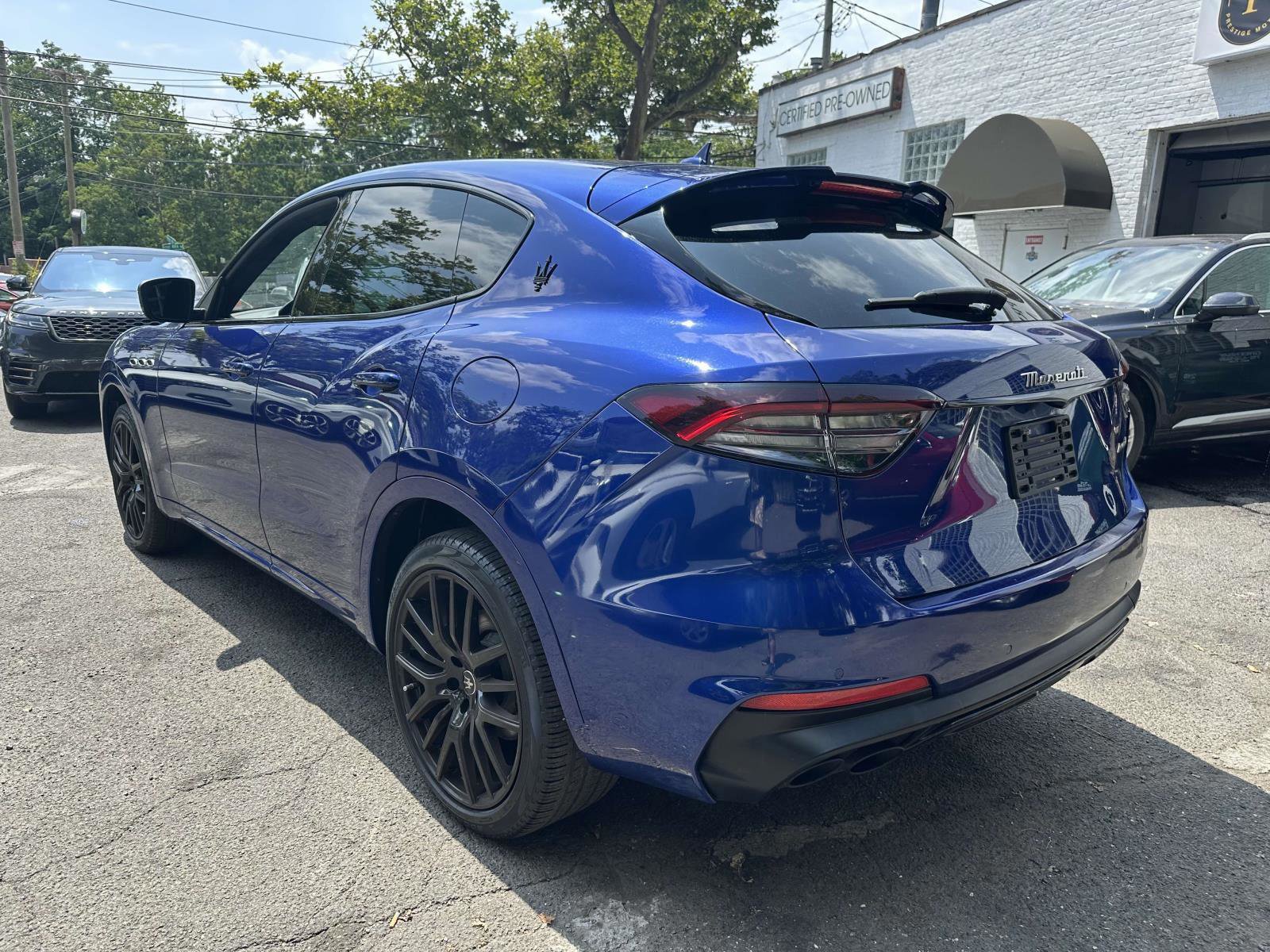 Used 2022 Maserati Levante Modena AWD/4WD image 11