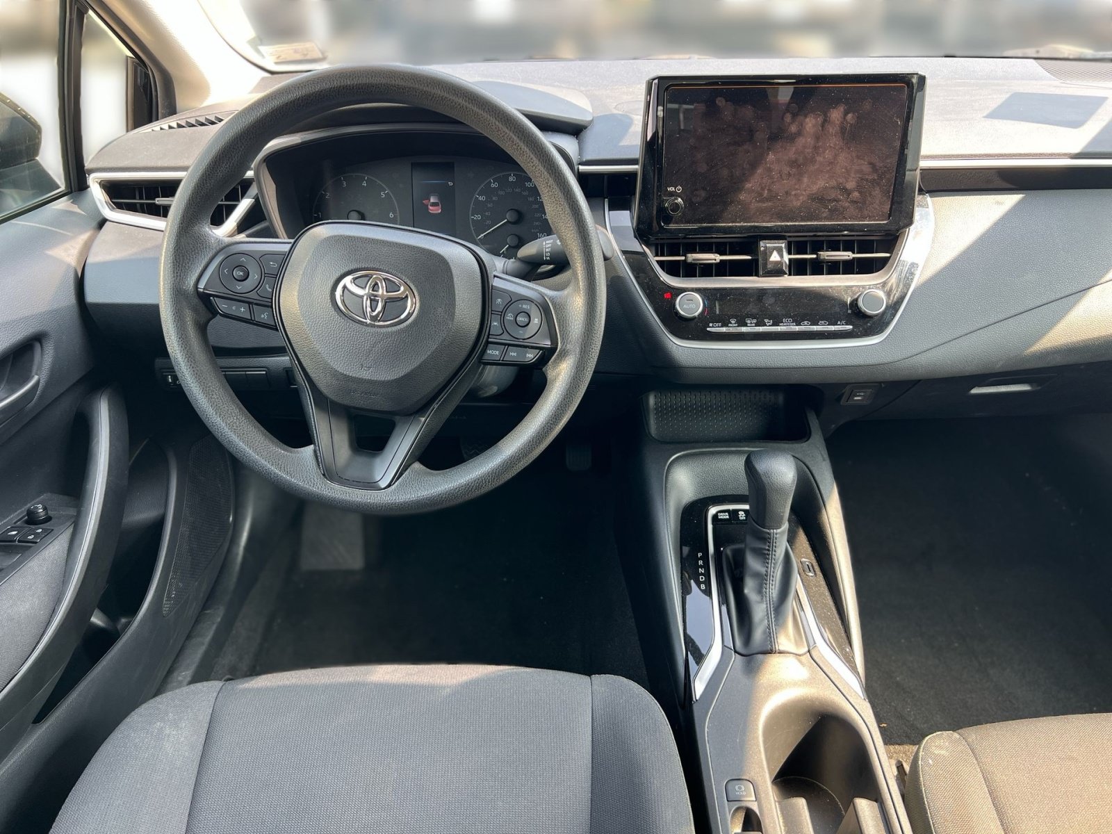 Used 2024 Toyota Corolla LE w/ LE Convenience Package FWD image 19