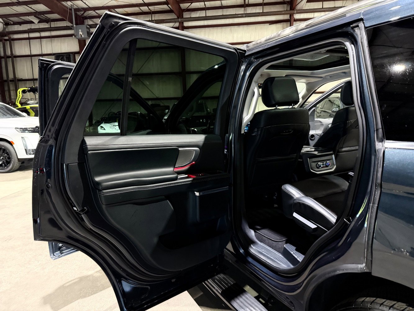 Used 2025 Ford Expedition Platinum AWD/4WD image 15