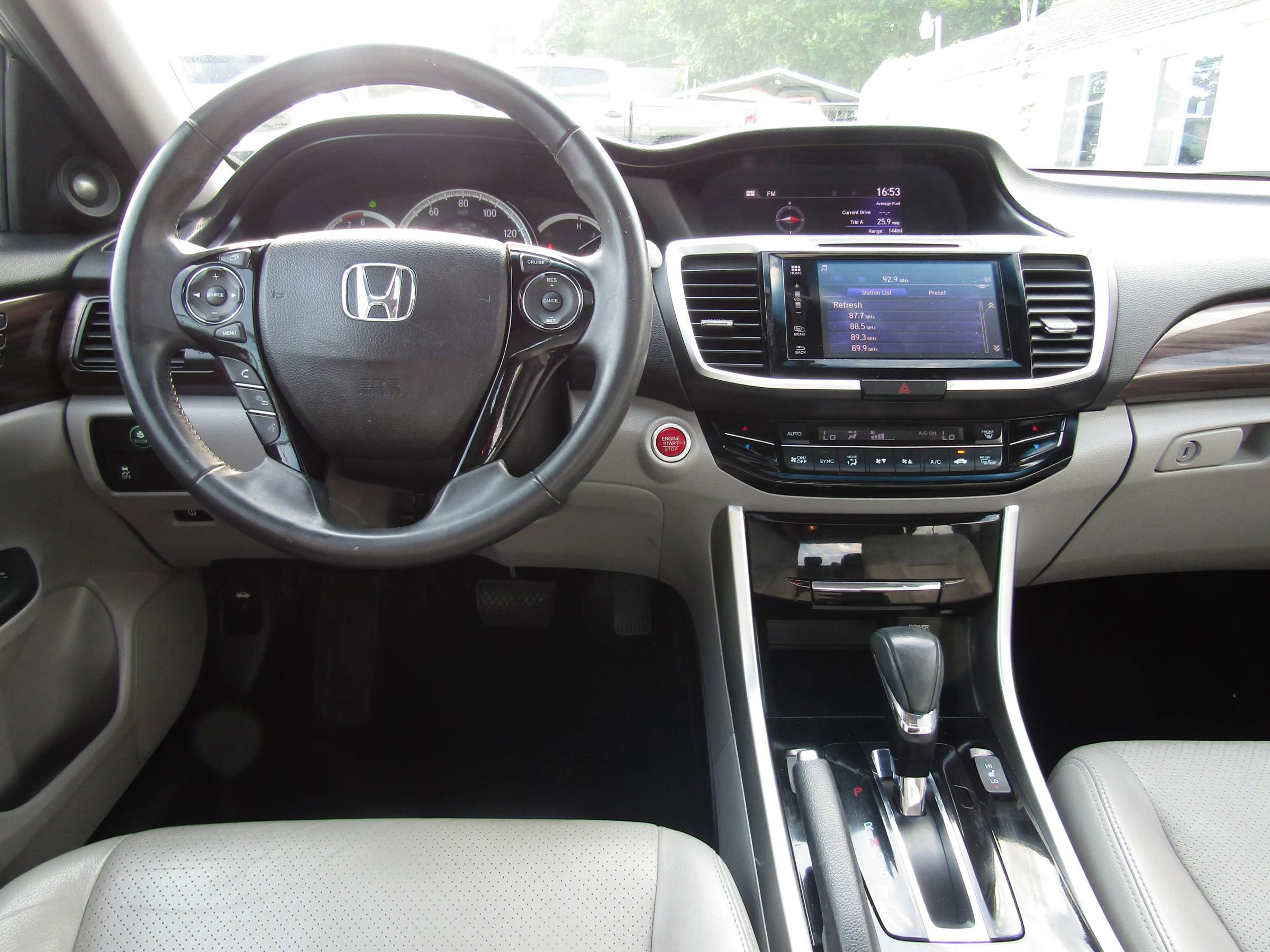 Used 2017 Honda Accord EX-L image 19