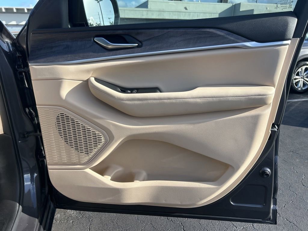 Certified 2023 Jeep Grand Cherokee L Limited w/ Luxury Tech Group II image 26