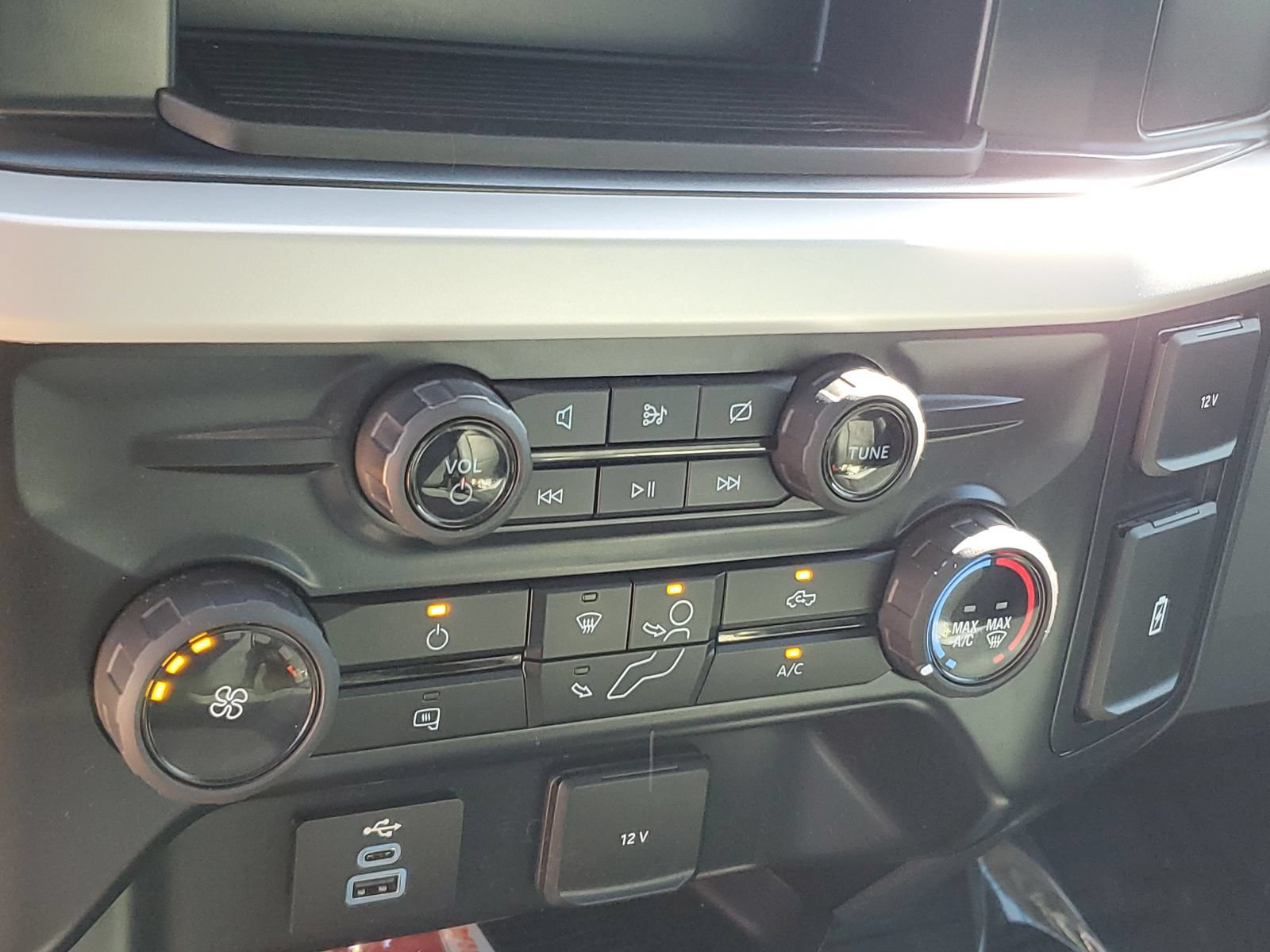 Used 2023 Ford F350 XL w/ 360-Degree Camera Package AWD/4WD image 27