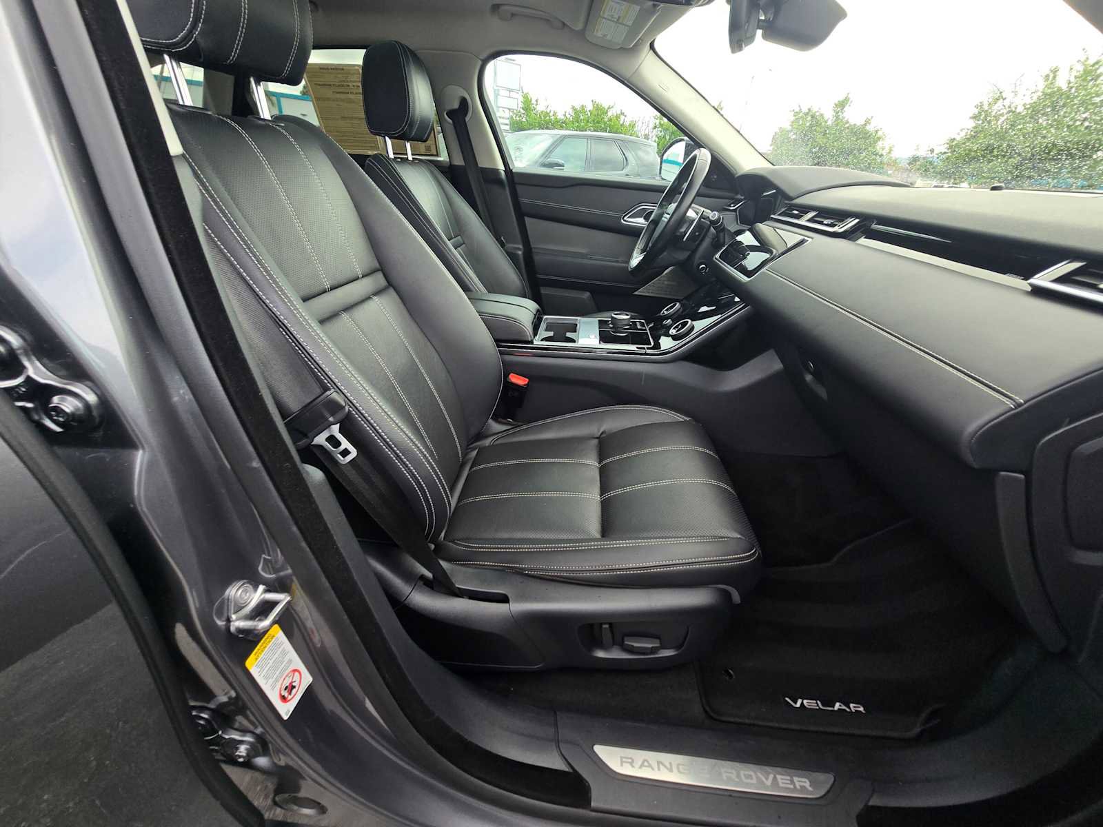 Used 2018 Land Rover Range Rover Velar R-Dynamic SE image 11