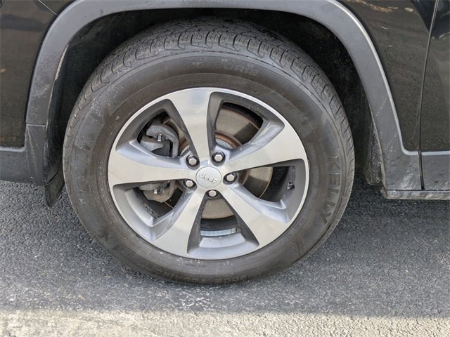 Certified 2019 Jeep Cherokee Limited w/ Luxury Group image 33