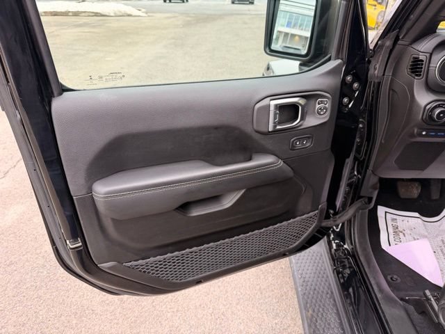 Used 2022 Jeep Wrangler Unlimited Sahara w/ Cold Weather Group AWD/4WD image 10