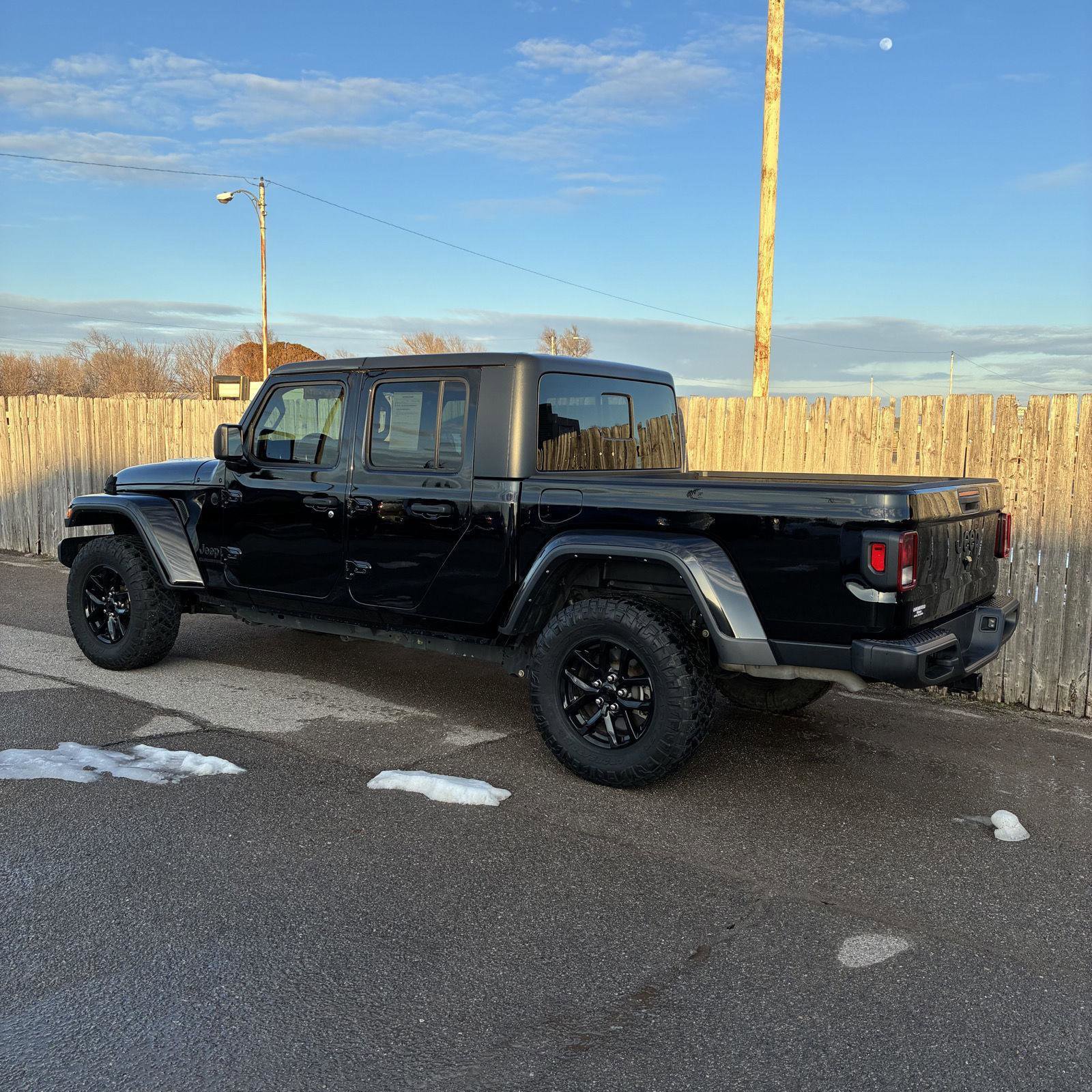 Used 2021 Jeep Gladiator Sport image 3