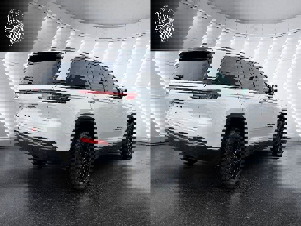 New 2026 Jeep Grand Cherokee Altitude image 4